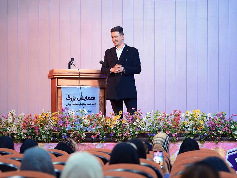 علیرضا صبوری در تهران؛ تصویر 3 از فضای مجموعه و نمونه‌کارها