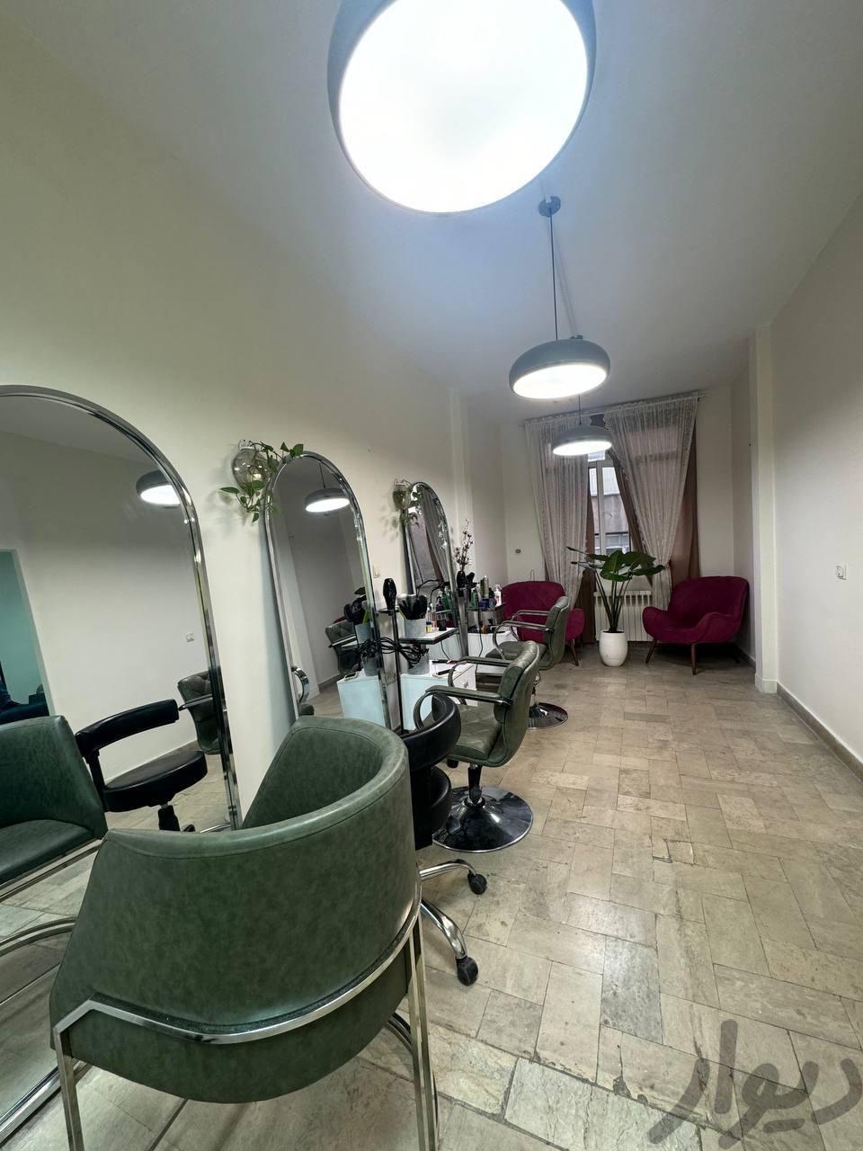 استخدام ناخنکار،میکاپ ، فشیال، مژه،شینیون