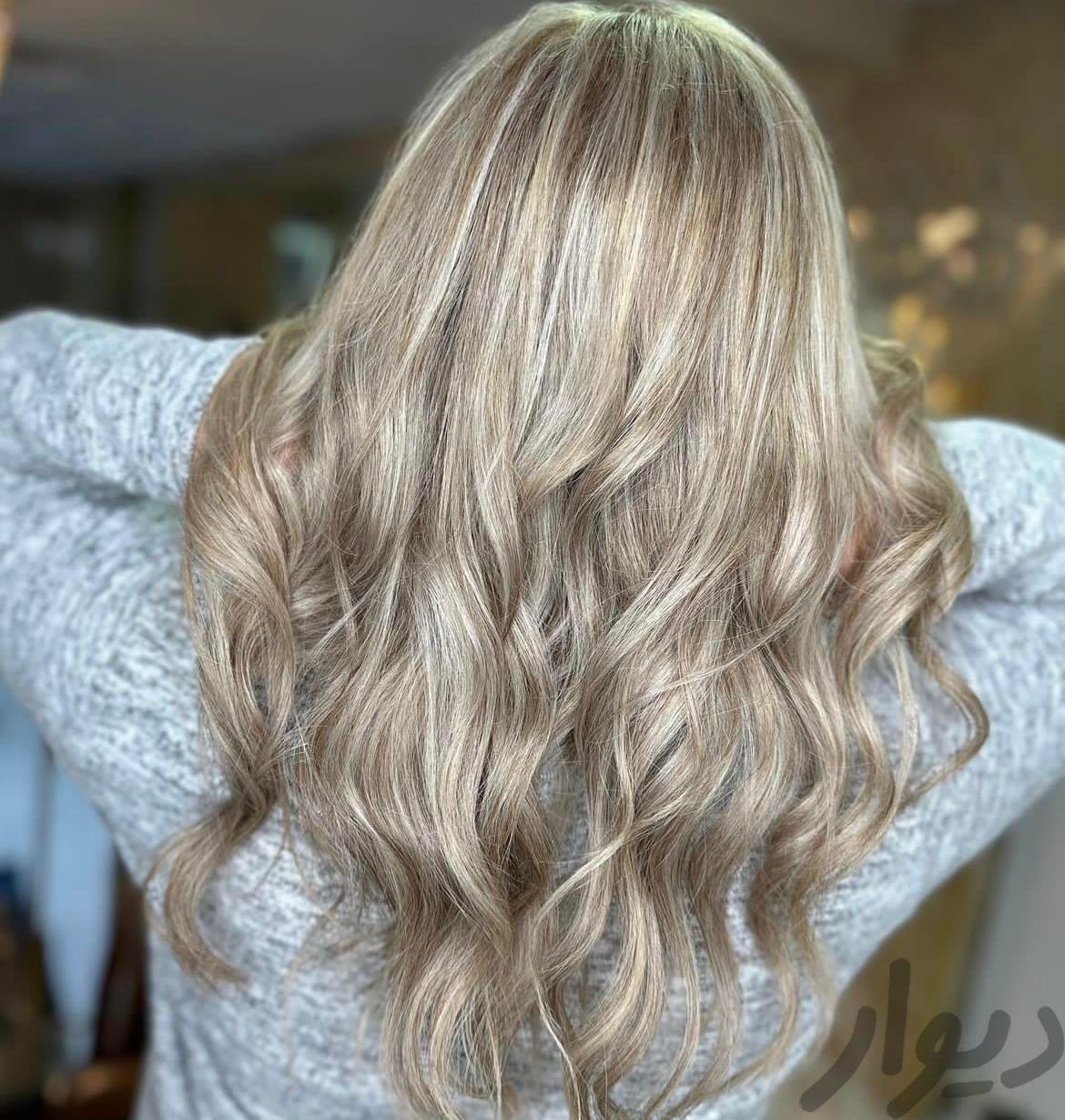 ناخن کار ، رنگ شینیون کار مژه کراتین میکاپ ارتیست