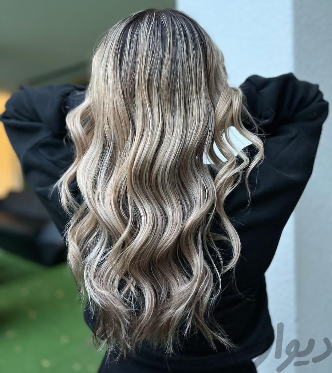 ارایشگرخانم رنگ کار اصلاح ابرو کوتاهی شینیون کار