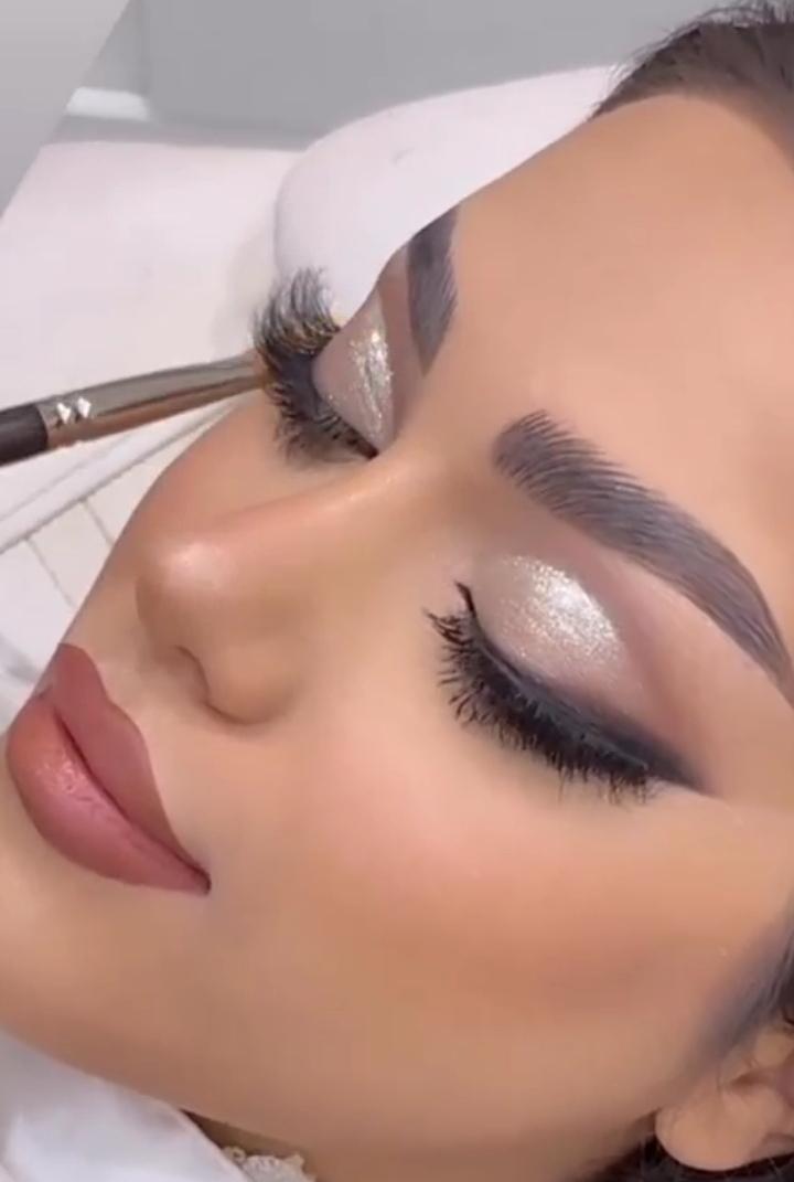 میکاپ کار هستم 