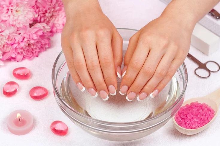 معرفی مانیکور خیس