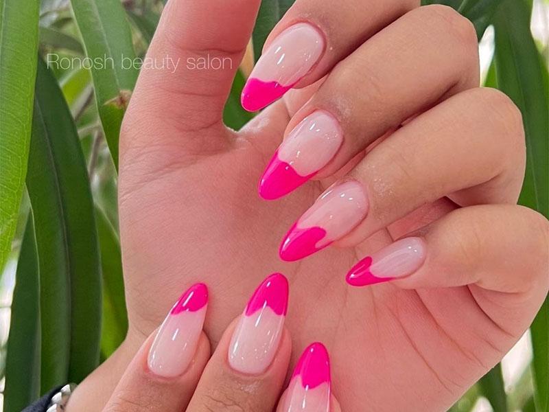 فضای سالن زیبایی رونوش