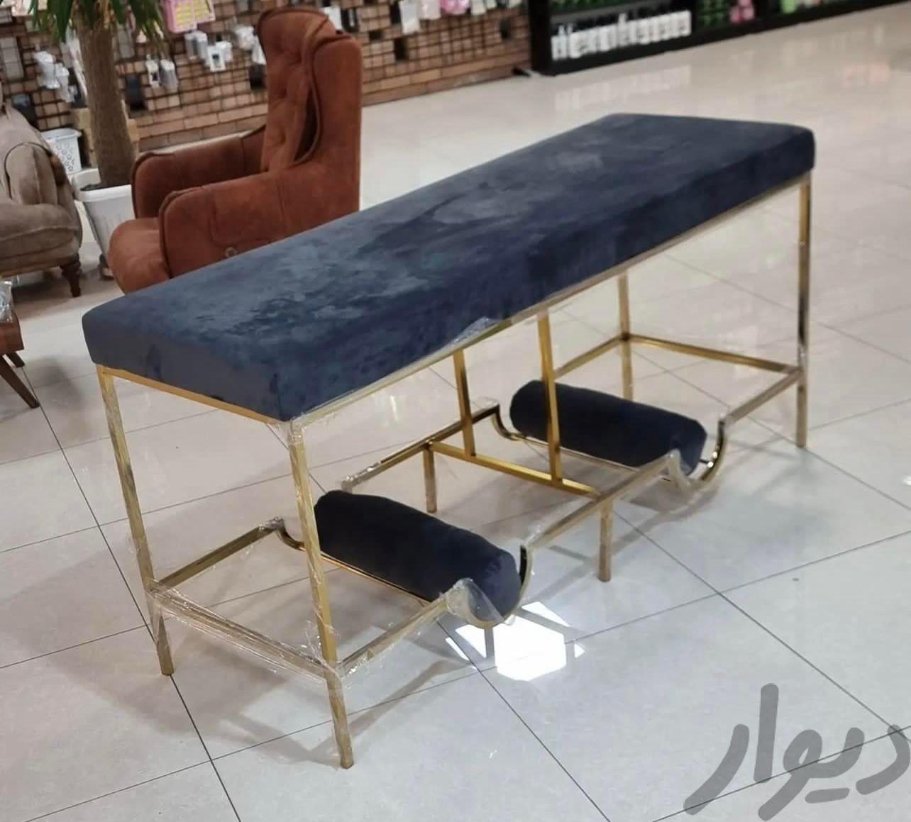 استخدام مژه کار و ناخنکار در سالن پر مشتری