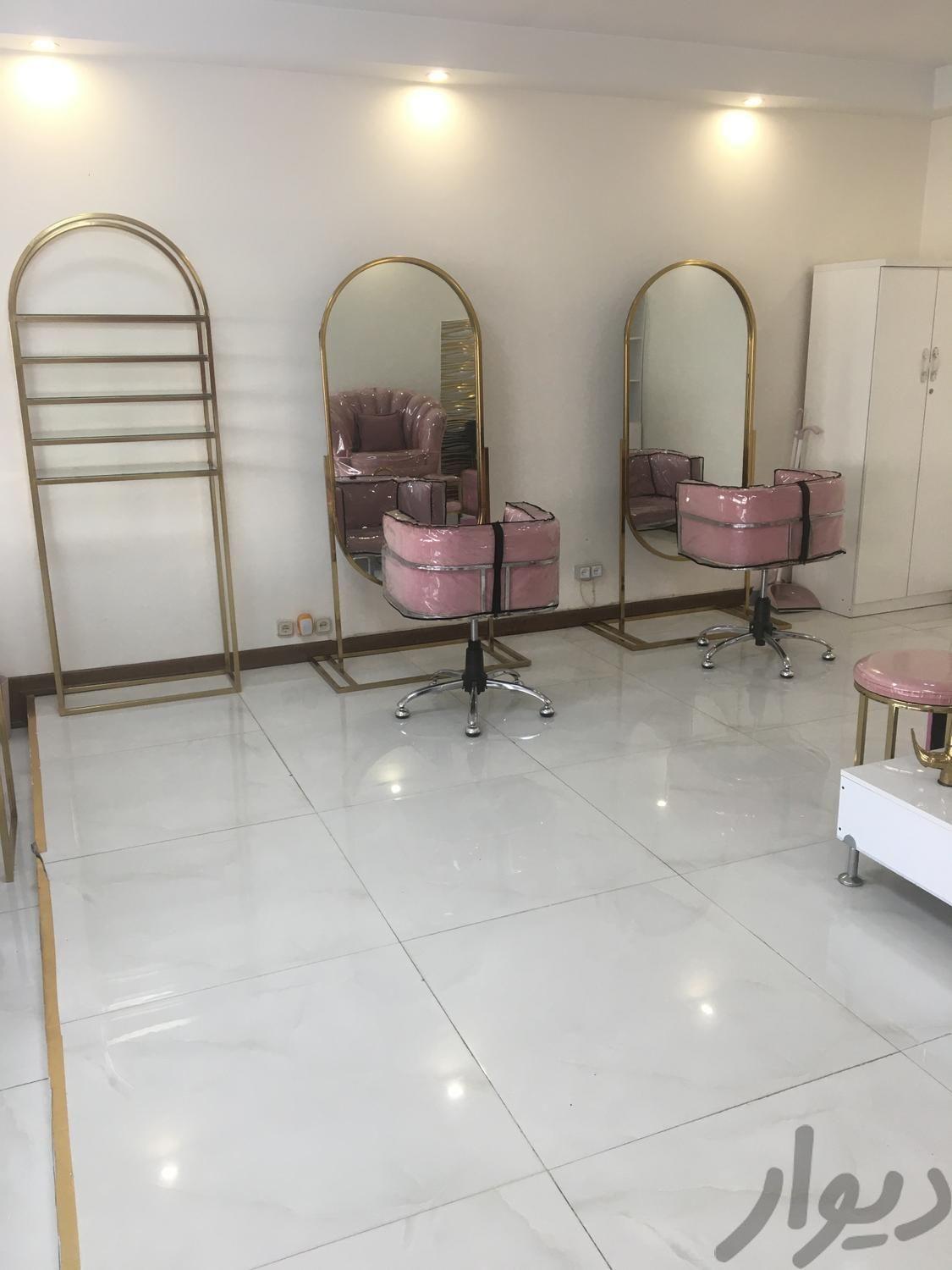 دعوت به همکاری در سالن زیبای ناخن کار و مژه کار