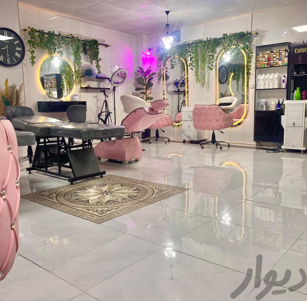 همکاری در سالن زیبایی
