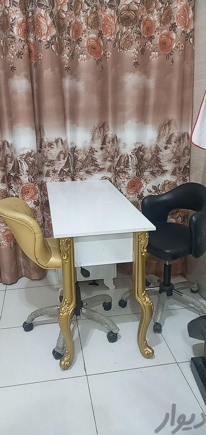 به یک ناخن کار ماهر نیازمندیم
