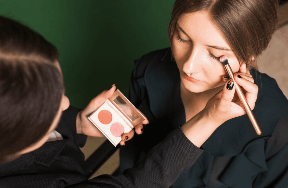 سالن زیبایی آناهیتا بیات